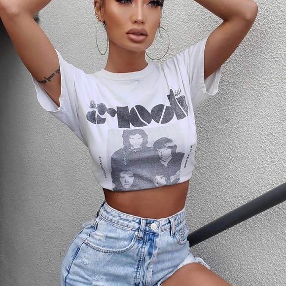 Light blue wash- boyfriend denim shorts - Picture 2 of 4